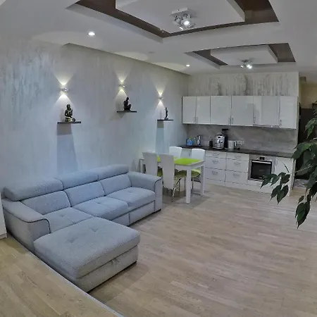 Apartment On Dragomirova Kyiv Exterior photo