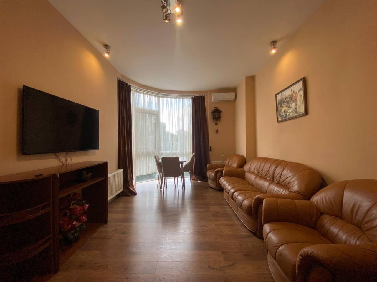 Apartment On Dragomirova